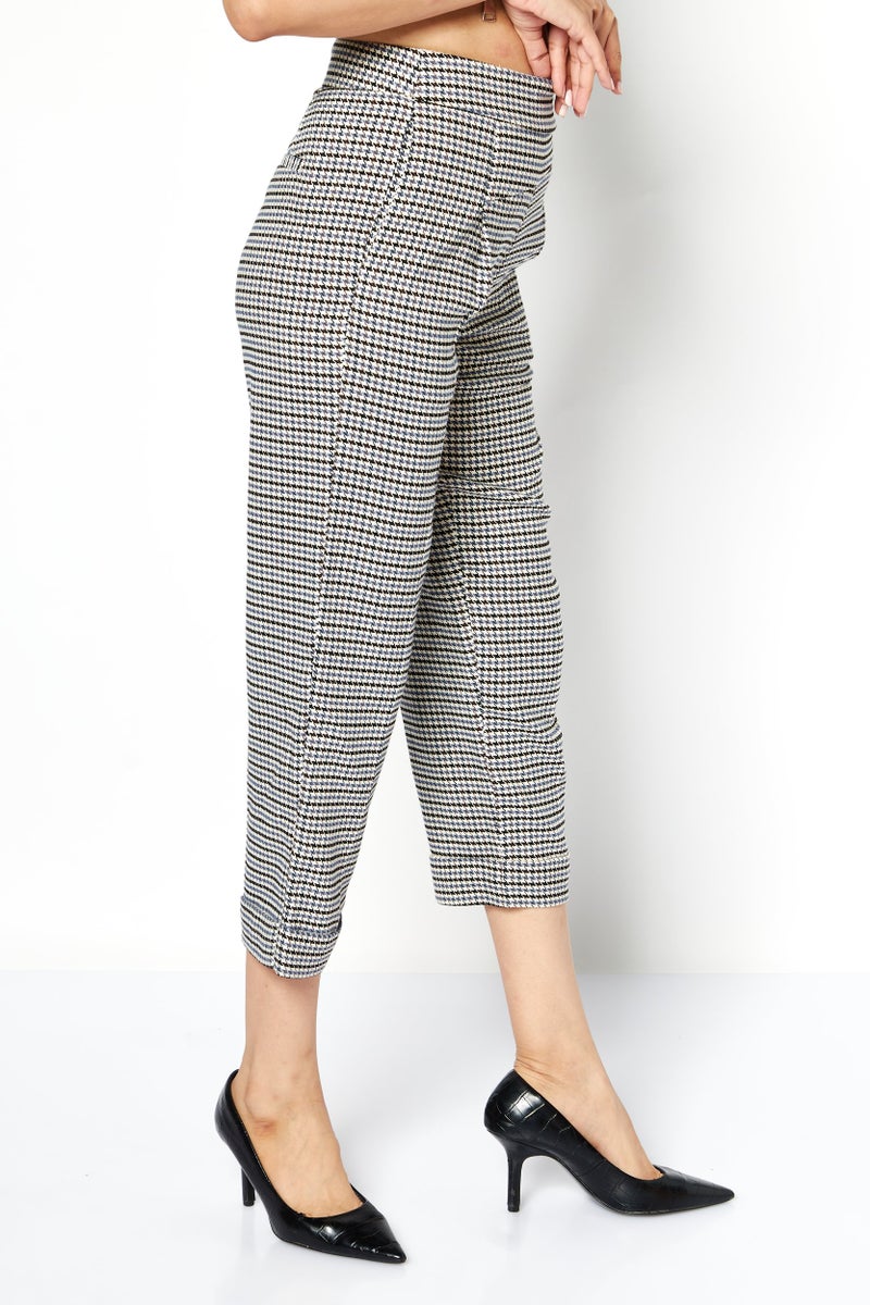 ONLY بنطلون نسائي بقصة عادية مزخرف بمربعات، مجموعة ألوان زرقاء - Image 3